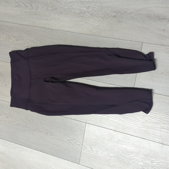 Lululemon, On Your Mark Crop, Size 6, Black Cherry - Picture 5 of 11